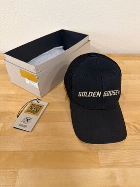 Golden Goose hat size Universal (Medium)